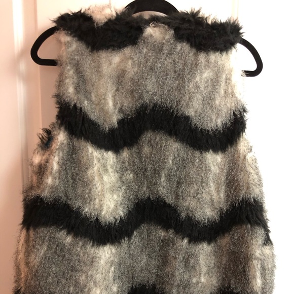 Anthropologie Elevenses Ostrich Fur Vest Small - Picture 3 of 7